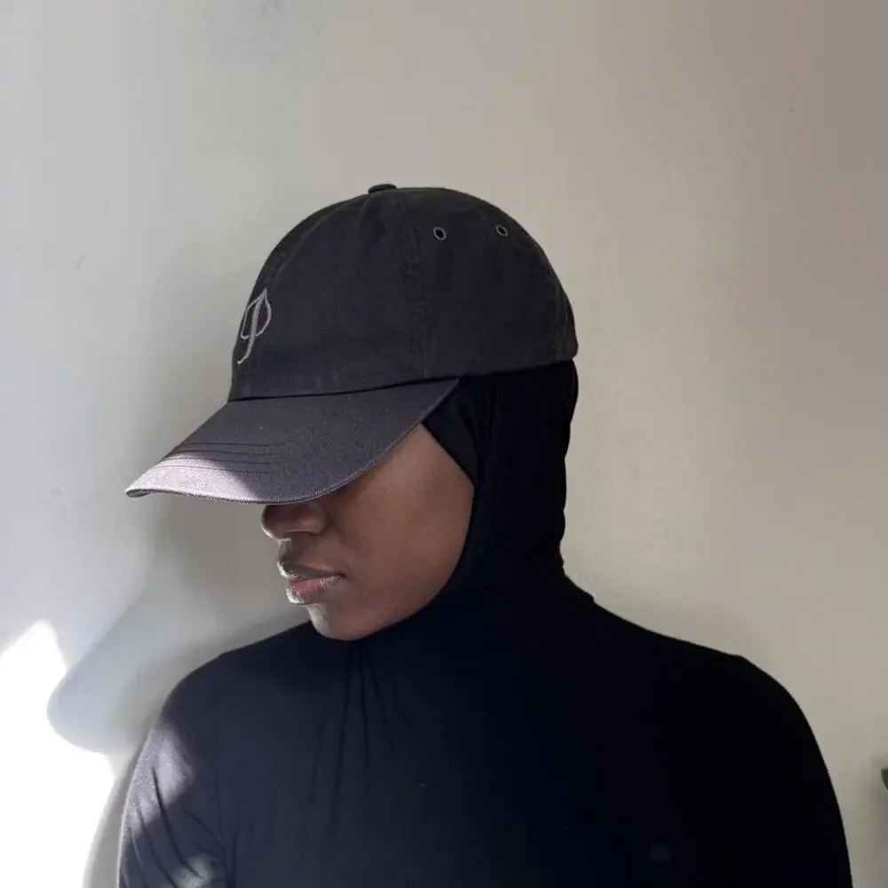 Vintage faded‎ black cap with ajustable strap